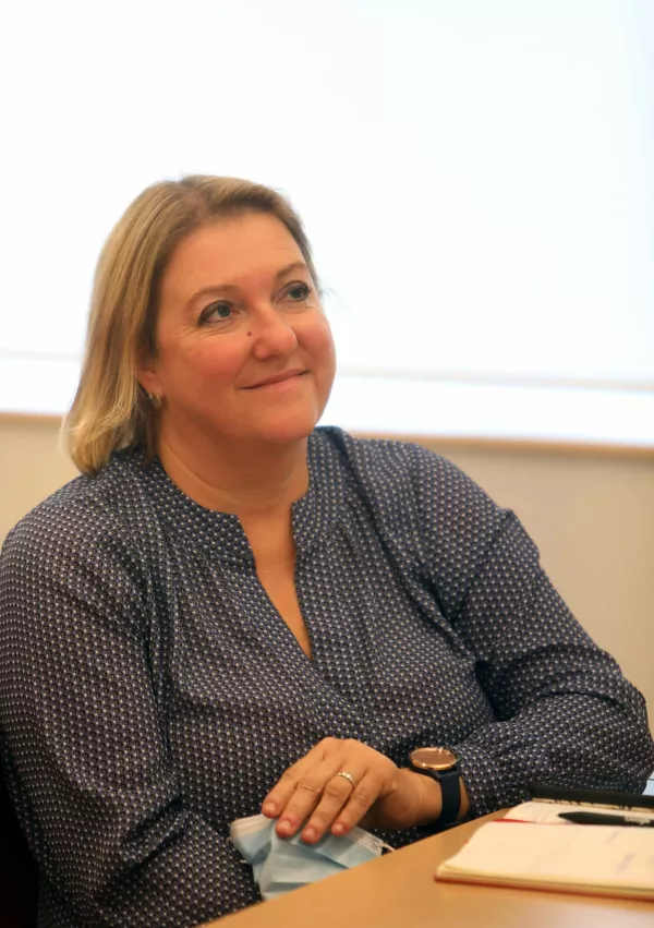 Mateja Malnar &Scaron;tembal, - 29.11.2021 - Združenje ONA VE - predstavitev projekta v okviru katerega je na spletni strani onave.si na voljo seznam strokovnjakinj, pripravljenih za javni nastop, in njihovih kontaktnih podatkov,//FOTO: Tomaž Skale  / Foto: Tomaž Skale