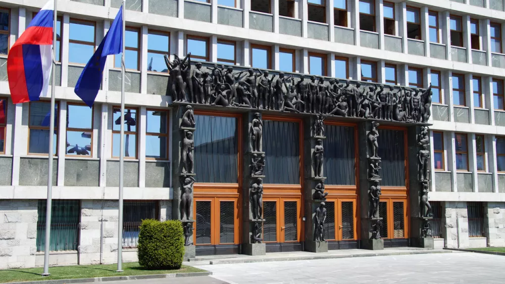 Ljubljana, Republic of Slovenia - August 5, 2017: Building of the National Assembly of the Republic of Slovenia (Slovenian Parlement). / Foto: Jarretera Getty Images