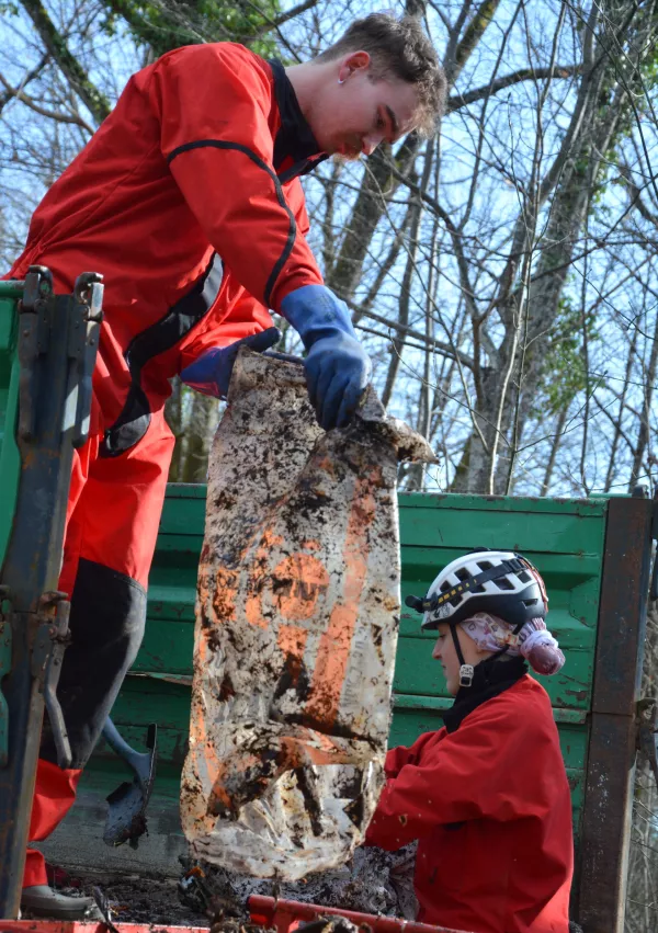 Črna člove&scaron;ka ribica: re&scaron;evanje ogroženega zaklada Bele krajine