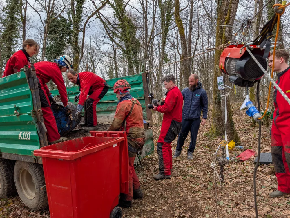 Črna člove&scaron;ka ribica: re&scaron;evanje ogroženega zaklada Bele krajine