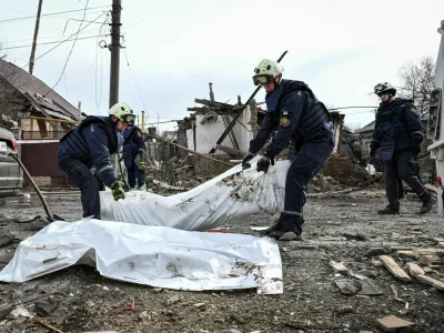 Rescuers carry a bag with the body of a person found under debris of a building which was hit during Russian drone strikes, amid Russia's attack on Ukraine, in Zaporizhzhia, Ukraine March 21, 2026. REUTERS/Stringer
