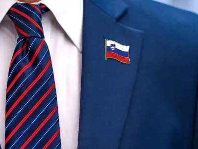 Zastavica - pomemben dodatek ali pretiravanje? / Foto: Istock/ai