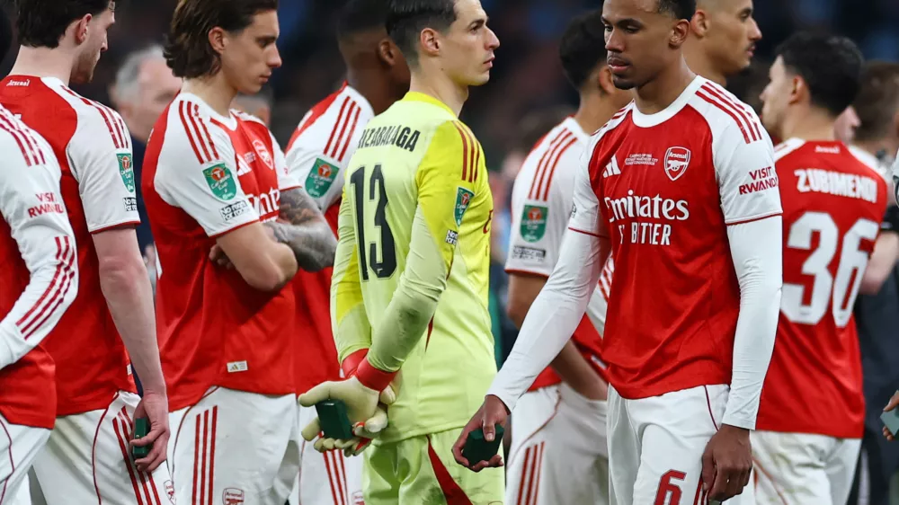 Soccer Football - Carabao Cup - Final - Arsenal v Manchester City - Wembley Stadium, London, Britain - March 22, 2026 Arsenal's Kepa Arrizabalaga looks dejected with teammates after losing the Carabao Cup Final to Manchester City Action Images via Reuters/Matthew Childs EDITORIAL USE ONLY. NO USE WITH UNAUTHORIZED AUDIO, VIDEO, DATA, FIXTURE LISTS, CLUB/LEAGUE LOGOS OR 'LIVE' SERVICES. ONLINE IN-MATCH USE LIMITED TO 120 IMAGES, NO VIDEO EMULATION. NO USE IN BETTING, GAMES OR SINGLE CLUB/LEAGUE/PLAYER PUBLICATIONS. PLEASE CONTACT YOUR ACCOUNT REPRESENTATIVE FOR FURTHER DETAILS..