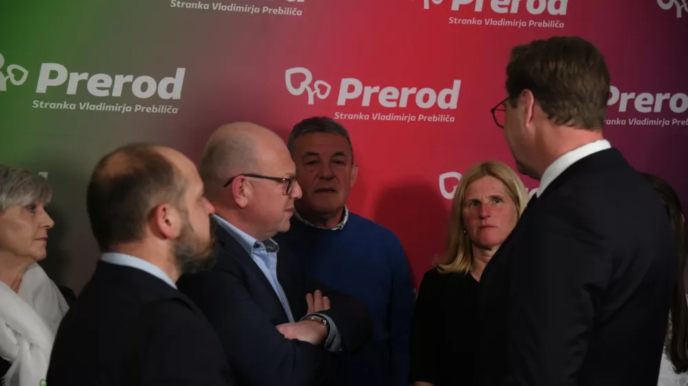 Ljubljana, prostori stranke.Volitve v drzavni zbor 2026.Stab stranke Prerod Vladimirja Prebilica v pricakovanju rezultatov volitev.Predstavniki stranke po objavi rezultatov vzporednih volitev.