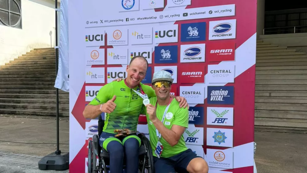 Zadovoljna Anej Doplihar in njegov trener Njegov trener Ale&scaron; Suhadolnik. Foto: Zsis.si