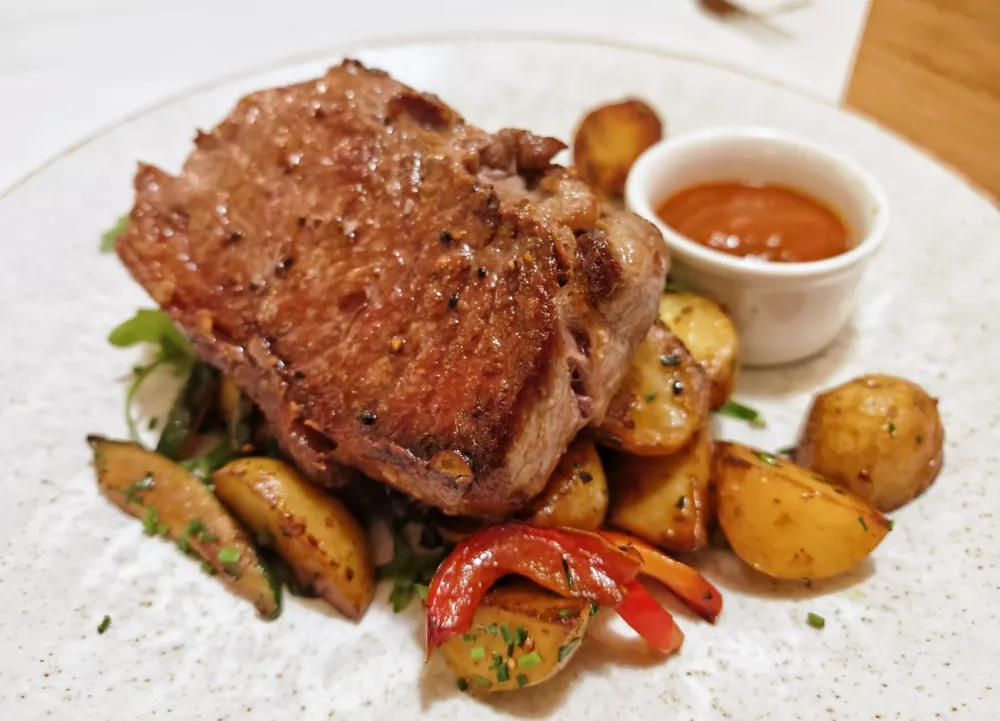 Goveji rostbif, Restavracija Most