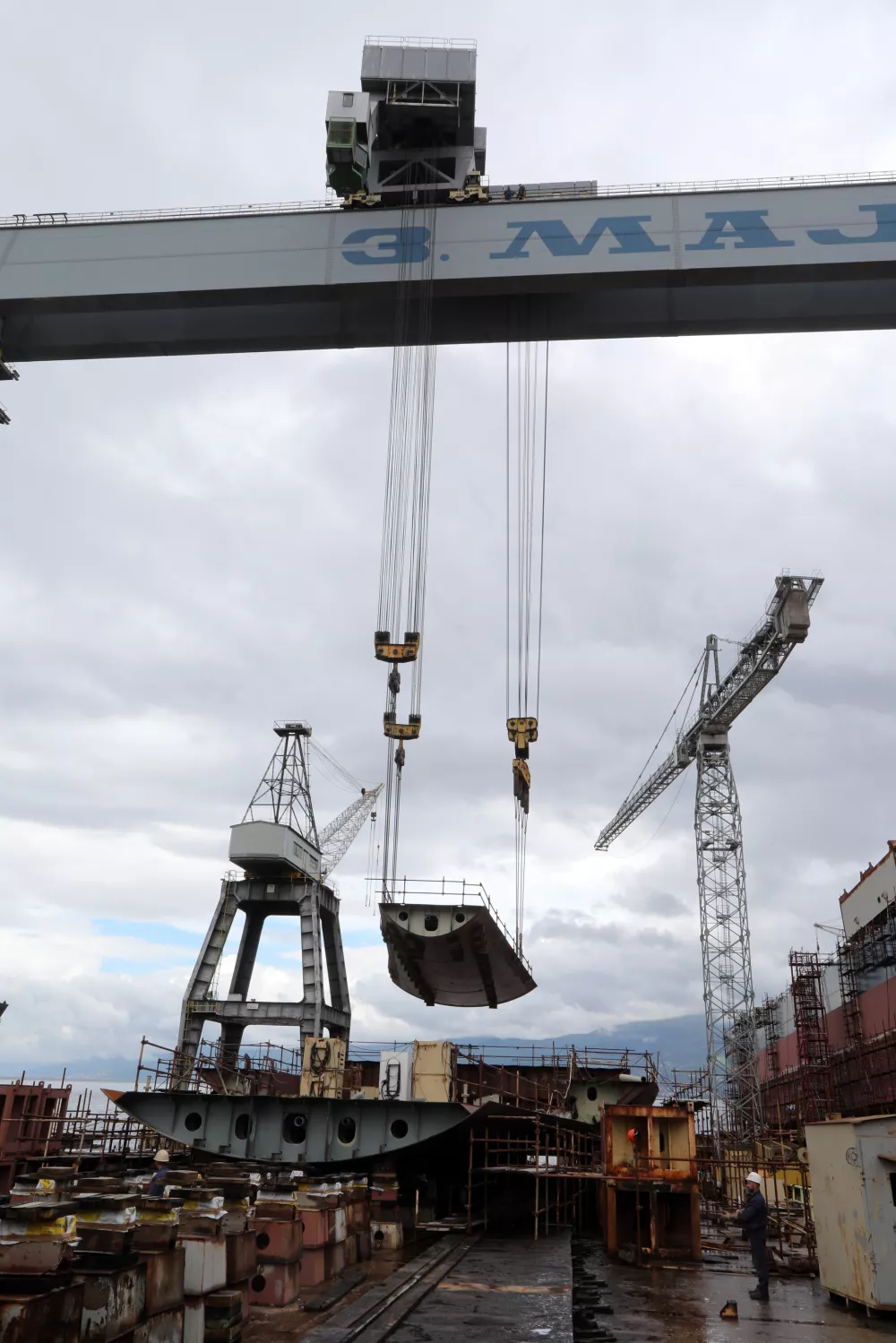 12.05.2021., Rijeka - Brodogradiliste 3 maj. Polaganje kobilice za polarni istrazivacki kruzer Eclipse ll. Nazocio je premijer Andrej Plenkovic, ministri Oleg Butkovic i Tomislav Coric, gradonacelnik Vojko Obersnel, zamjenik Marko Filipovic i direktor 3 maja Edi Kucan, te predstavnici narucitelja broda.rr Photo: Goran Kovacic/PIXSELL