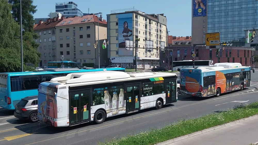 Ljubljanski potni&scaron;ki promet - mestni avtobus - ogla&scaron;evanje - javni potni&scaron;ki promet - LPP - oglasne povr&scaron;ine