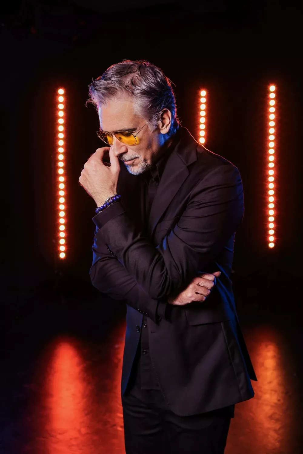 Jan Plestenjak nima sreče z oboževalkami. Zadnjič je razkril, da ga je za avtogram prosila medinska sestra pred operacijo. 