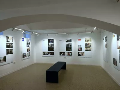 Jan&scaron;a s starej&scaron;ima oboževalkama, Logar z violončelom, Resnica na konju