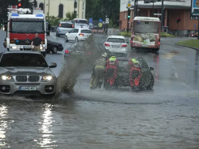 Naliv, kaos in neprevozni podvozi: zakaj se Ljubljana utaplja?