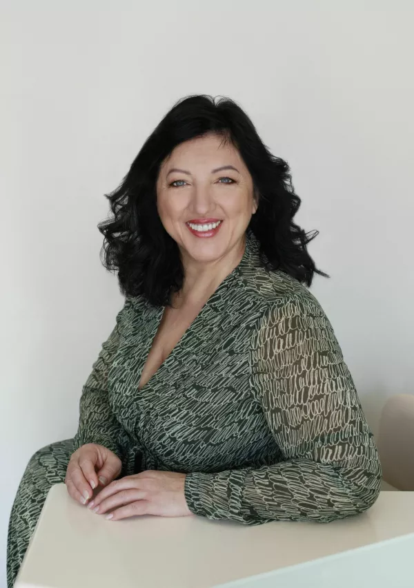 Zdravilki Ini je babica ob rojstvu določila usodo