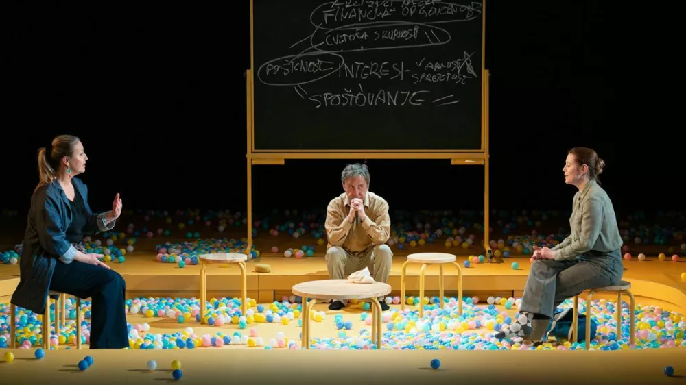 Igra o razmerju med utopijo in realnostjo