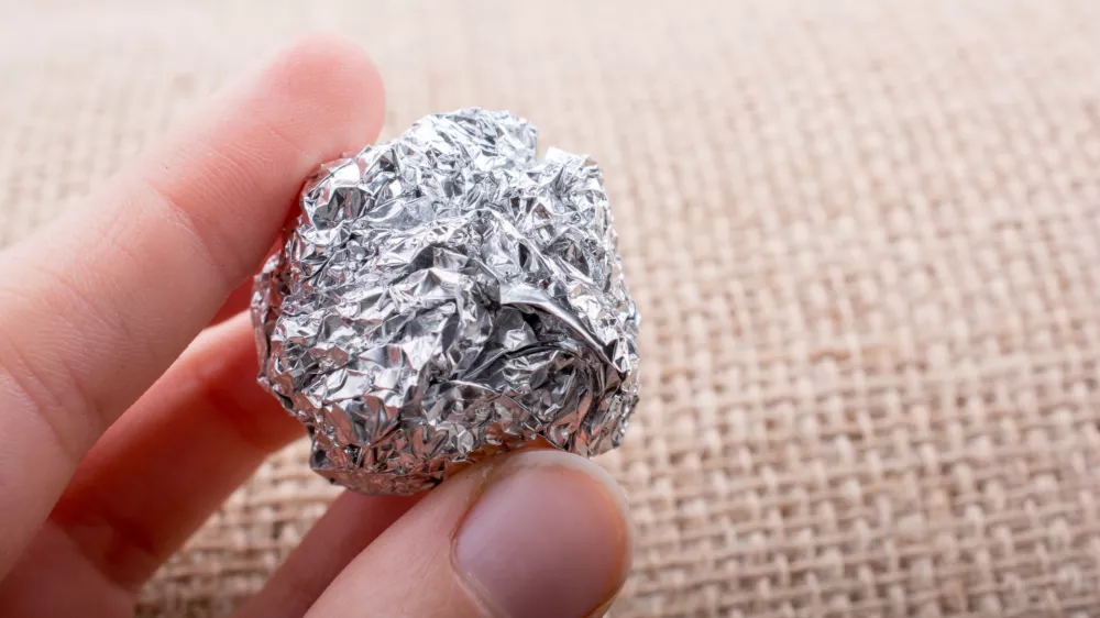 Folija je uporabna tudi za, recimo, či&scaron;čenje trdovratnih madežev s posode.