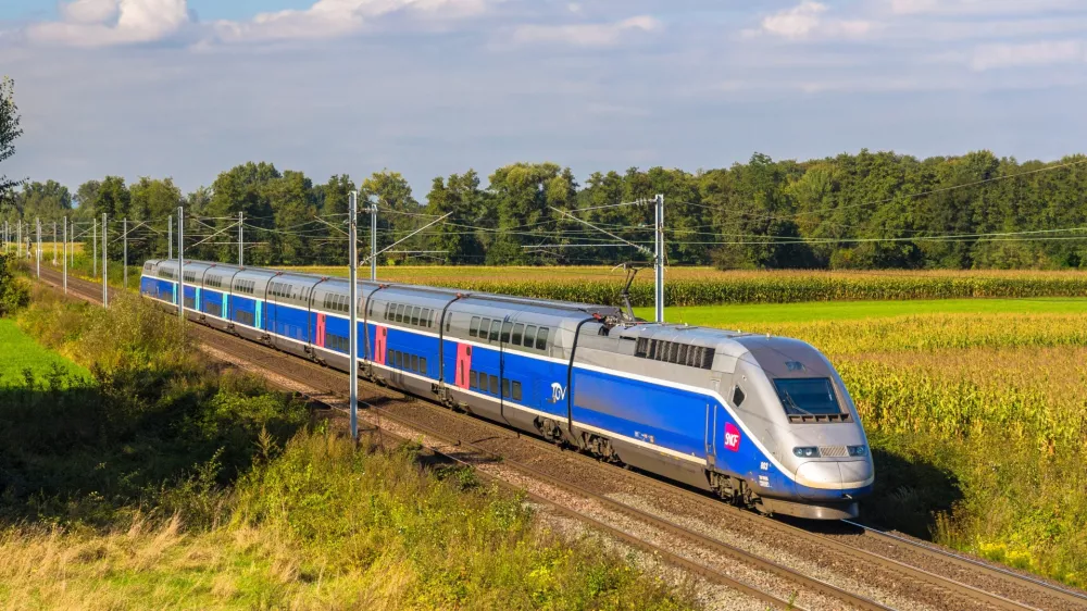 Strasbourg, France - September 22, 2013: SNCF TGV Euroduplex train on a way from Strasbourg to Paris. The second phase of high-speed railway between Strasbourg and Paris "LGV Est" will be opened in 2016 / Foto: Railelectropower