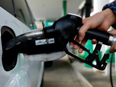 FILE PHOTO: A driver refuelling a car at a petrol station in Vienna, Austria, March 18, 2022. REUTERS/Leonhard Foeger/File Photo
