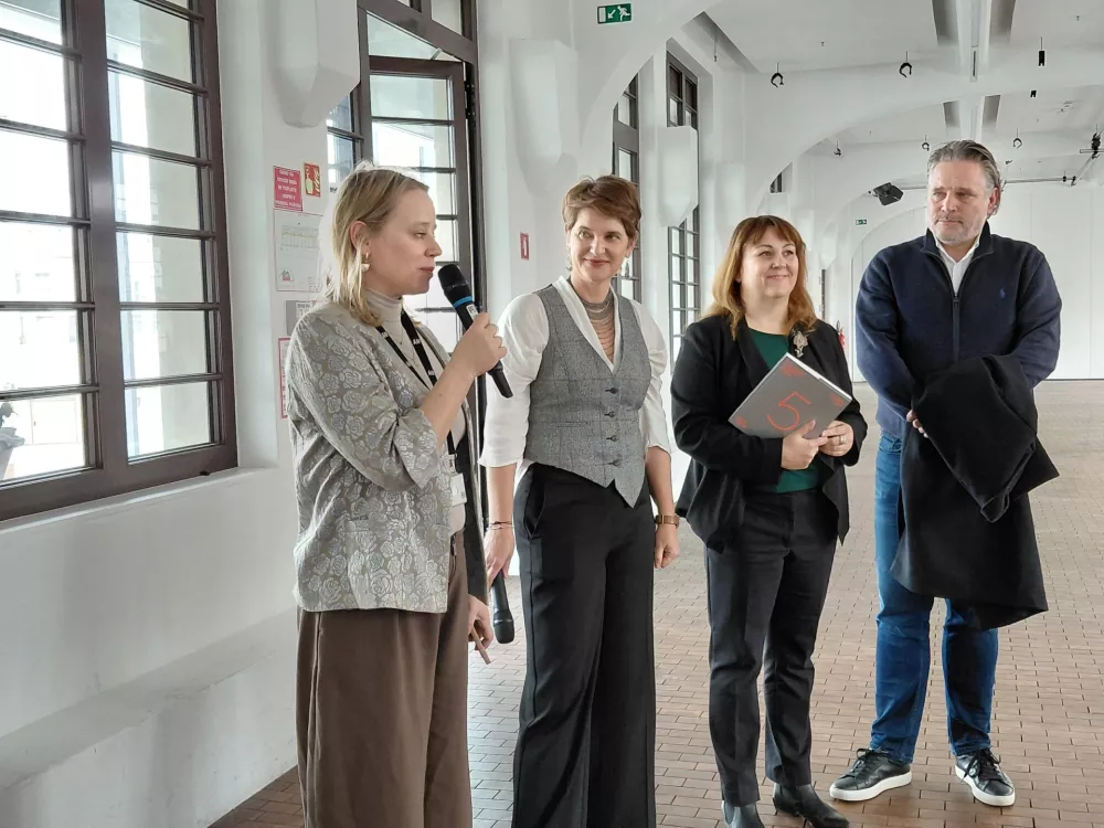 O razstavi so spregovorili (z leve) Tina Deu,Renata Zamida, direktorica Centra Rog, Olga Ko&scaron;ica, vodja festivala Slovenski teden nakita in Jure Cekuta iz Zlatarne Celje. Foto: Vesna Levičnik