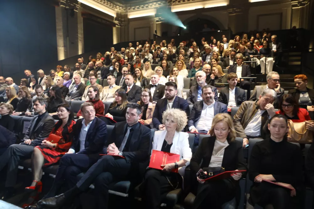 (FOTOGALERIJA) Zlata nit: Znani so trije najbolj&scaron;i zaposlovalci Slovenije