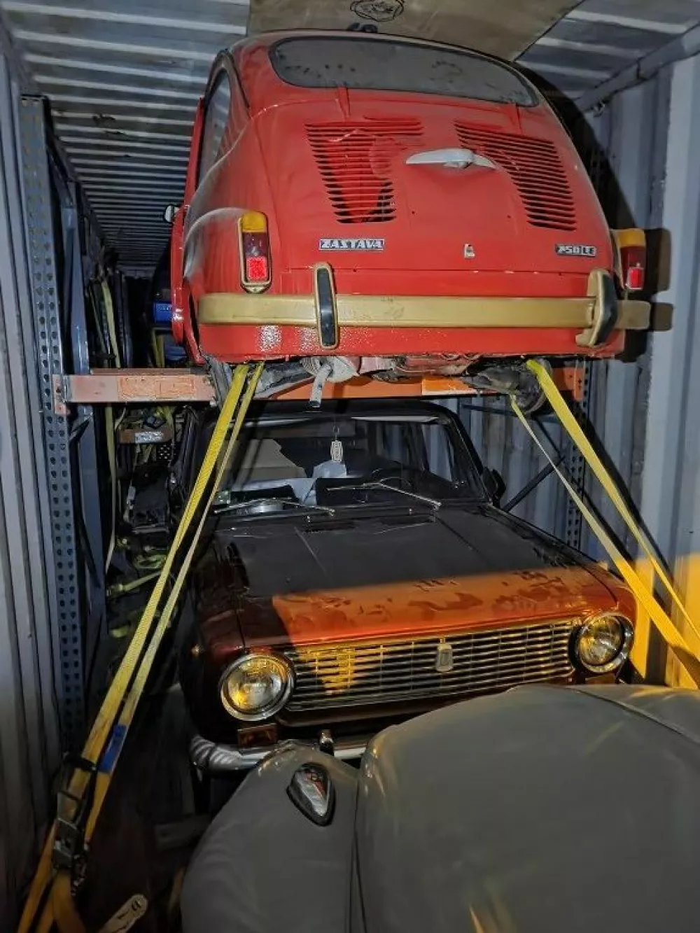 Na meji med Hrva&scaron;ko in Srbijo so cariniki zasegli 160 litrov rakije.