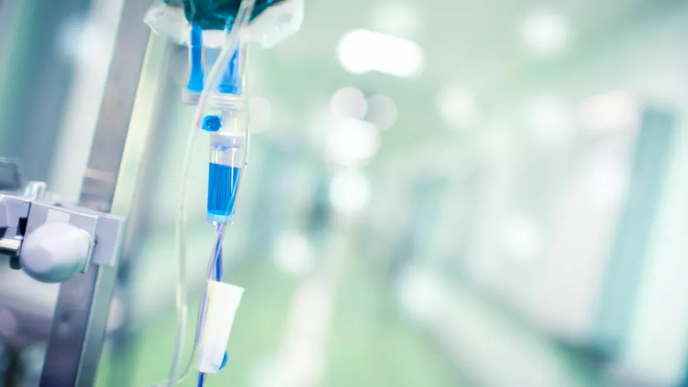 Infuzija v bolni&scaron;nici. 