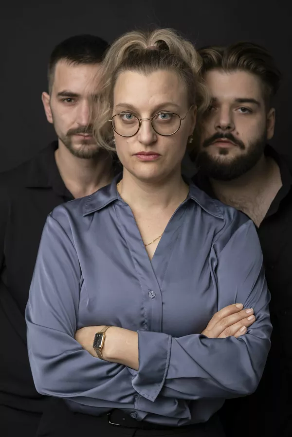 Tereza Gregorič, Borut Petrović in Jakob &Scaron;filigoj, avtorji predstave Usje se je dalu