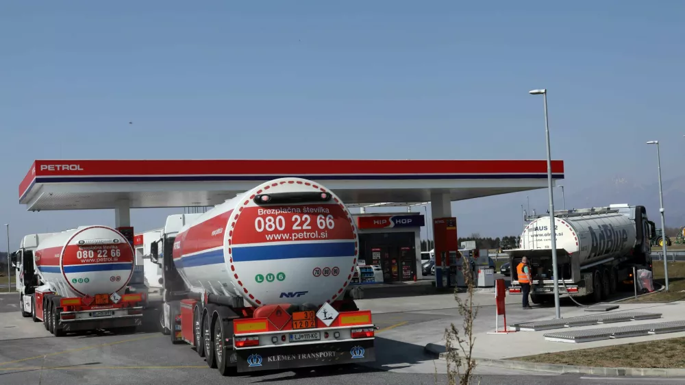 25.03.2022- Menge&scaron; - Bencinski servis Petrol, bencinska črpalka, cistrerna, dobava gorivaFoto: Tomaž Skale