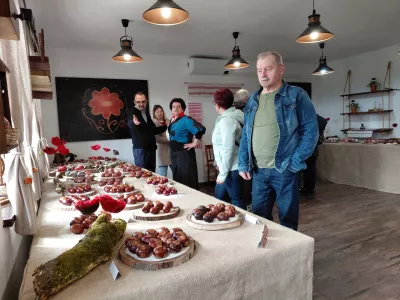 Razstava pirhov v Dobrovniku je pritegnila pozornost tako domačinov kot obiskovalcev od daleč. 