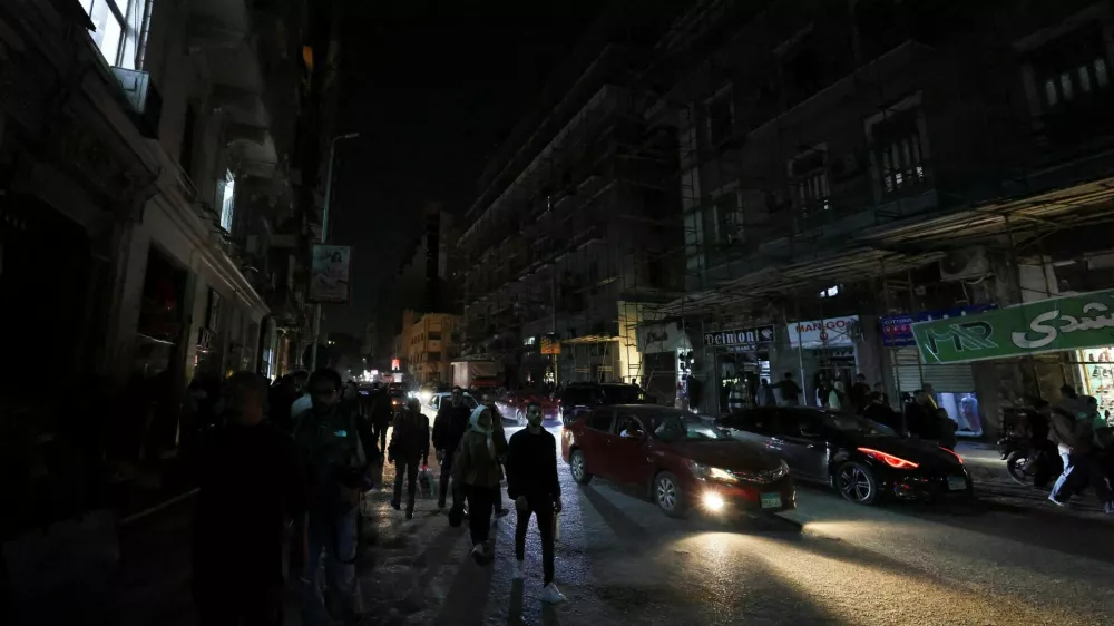 Shops are closed after Egyptian Prime Minister Mostafa Madbouly confirmed that all commercial establishments including malls, shops, and restaurants will close at 9:00 PM for one month to conserve electricity, in Cairo, Egypt, March 28, 2026. The measure aims to cut usage amid a shortage of petroleum products as the U.S.-Israeli conflict with Iran continues. REUTERS/Mohamed Abd El Ghany