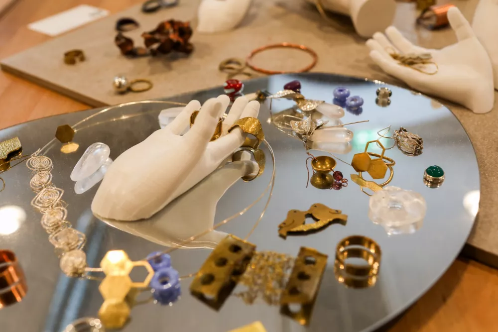 Vrhunsko oblikovanje, rokodelsko znanje in sodobni pristopi