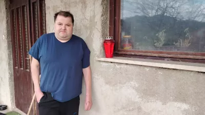 Pred dvema letoma že zažgal hlev, tokrat s sekiro umoril mamo