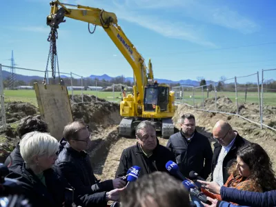 Gradnja kanala C0Zoran Janković, župan Ljubljane - 04.04.2023 - Ekskurzija po Ljubljani z ljubljanskim županom - //FOTO: Nik Erik Neubauer