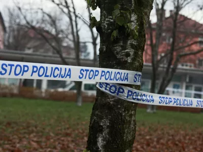 policija - policijski trak- 20.12.2013 - oborožen rop banke Nove Ljubljanske banke - Poslovalnica Savsko naselje, Luize Pesjakove 9 v Ljubljani//FOTO: Luka Cjuha