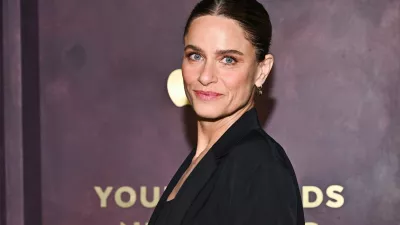 Amanda Peet pravi, da staranje v industriji, obsedeni z mladostjo, ni lahko. F AP