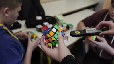 - 20.12.2014 - državno prvenstvo v hitrostnem re&scaron;evanju Rubikove kocke - rubikova kocka  //FOTO: Luka Cjuha.