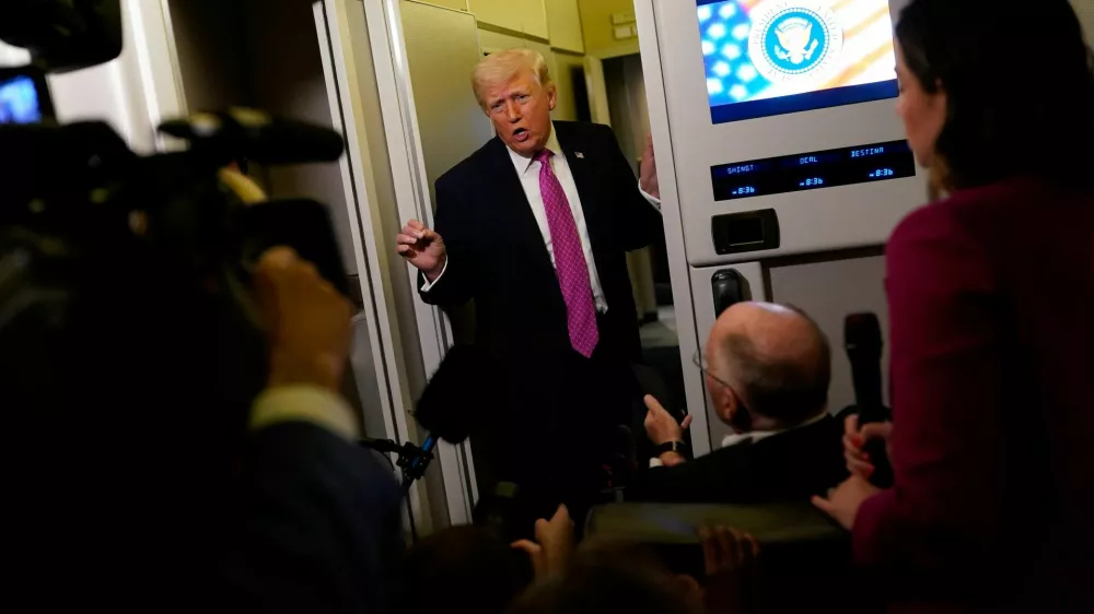 U.S. President Donald Trump talks to members of the media aboard Air Force One en route to Joint Base Andrews, Maryland, U.S., March 29, 2026. REUTERS/Elizabeth Frantz