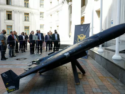 FILE PHOTO: Ukrainian Foreign Minister Andrii Sybiha shows Israeli Foreign Minister Gideon Saar a Russian kamikaze drone Geran, a copy of an Iranian-made Shahed-136 unmanned aerial vehicle, amid Russia's attack on Ukraine, in Kyiv, Ukraine, July 23, 2025. REUTERS/Valentyn Ogirenko/File Photo/File Photo