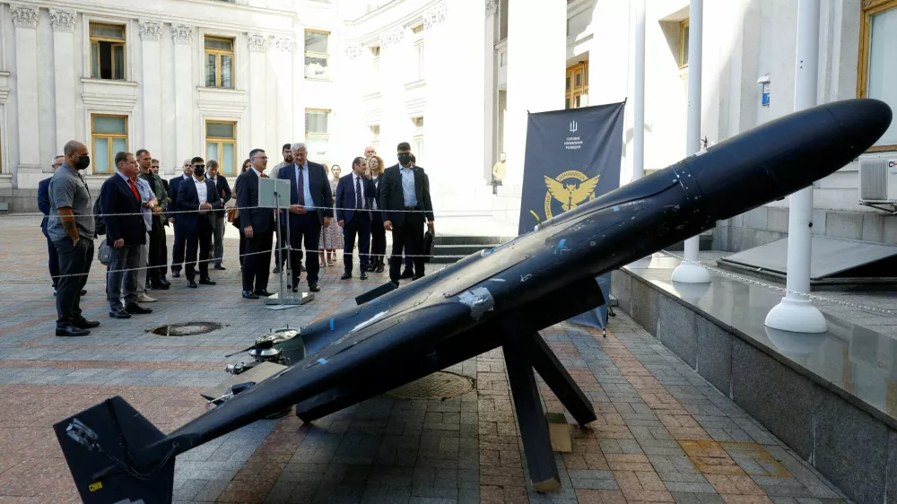 FILE PHOTO: Ukrainian Foreign Minister Andrii Sybiha shows Israeli Foreign Minister Gideon Saar a Russian kamikaze drone Geran, a copy of an Iranian-made Shahed-136 unmanned aerial vehicle, amid Russia's attack on Ukraine, in Kyiv, Ukraine, July 23, 2025. REUTERS/Valentyn Ogirenko/File Photo/File Photo