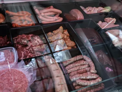 Zapozneli odziv na navedbe o potvorjenem poreklu svinjine