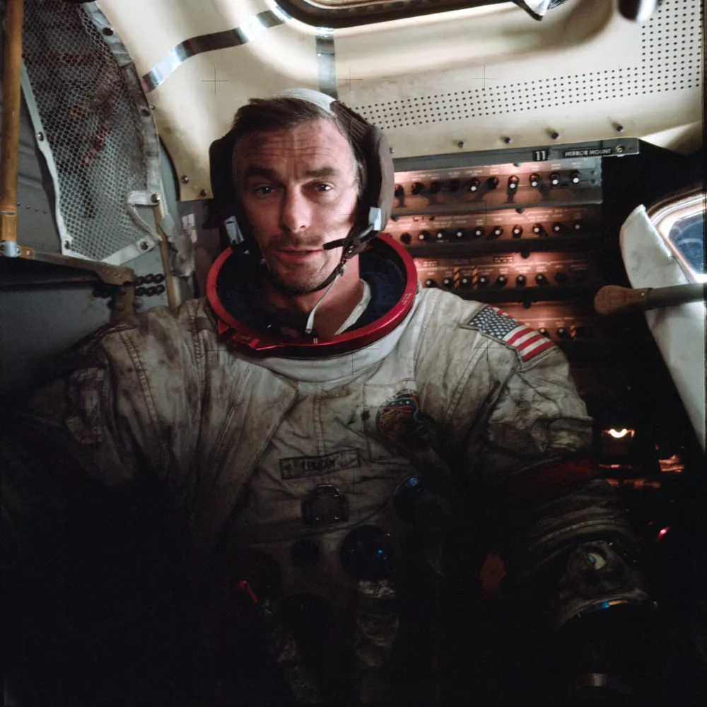 6261523 Astronaut Eugene Cernan inside the lunar module on lunar surface after EVA, 1972 (photo). No Use Germany. No Use Italy.