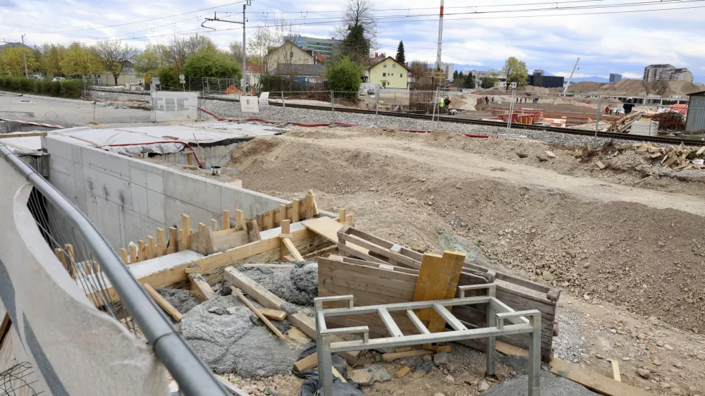 Konec hoje čez tire: podhod, ki bo nadomestil nevaren železni&scaron;ki prehod