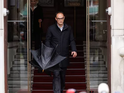 Ljubljana, predsedniska palaca.Neformalni pogovori predsednice republike Natase Pirc Musar s predsednico in predsedniki strank, ki so se po neuradnih izidih parlamentarnih volitev uvrstile v DZ.Predsednik Demokratov Anze Logar ob odhodu.