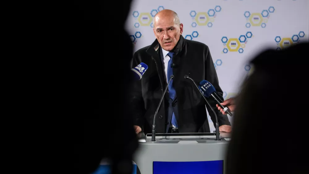 - Janez Jan&scaron;a, predsednik,- 22.03.2026. Volitve v Državni zbor 2026. Volilni &scaron;tab stranke SDS.//FOTO: Bojan Velikonja