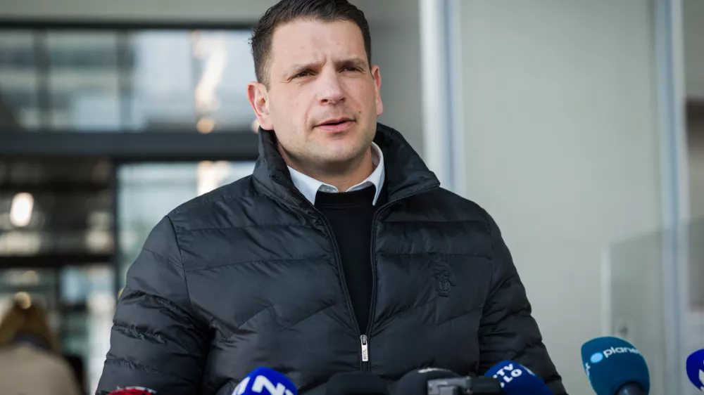 Ljubljana, sedez Gibanja Svoboda.Sestanek predsednika Gibanja Svoboda Roberta Goloba s predstavniki list oz. strank, ki so bile na volitvah izvoljene v parlament.Izjava predsednika Resnice Zorana Stevanovica ob odhodu.