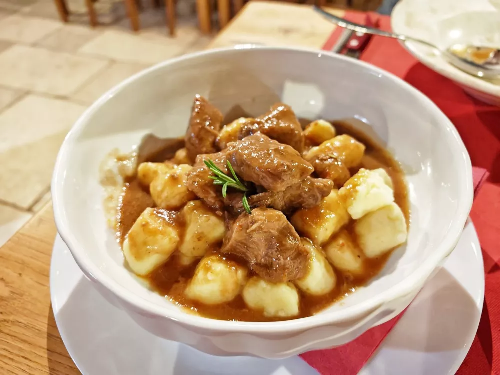 Grondali v Abitantih