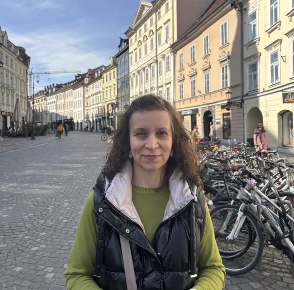 (ANKETA) Razdalje, povezave, cene &hellip; Kaj vodi turiste pri izbiri prevoza?