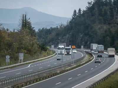 Avtocestaodsek Vrhnika Logatecsekcijsko merjenjeFoto: Anže Malovrh/STA