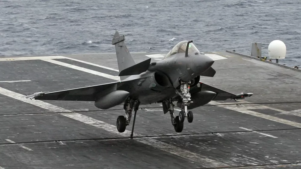 A Rafale fighter jet makes a cable arrest landing on the flight deck of French aircraft carrier "Charles De Gaulle" during sea trials in the Mediterranean sea in this November 26, 2009 file picture. France could start military operations against Libya in a matter of hours following the U.N. Security Council resolution authorising such action, government spokesman Francois Baroin said on March 18, 2011.  REUTERS/Jean-Paul Pelissier/Files (FRANCE - Tags: TRANSPORT MILITARY POLITICS)