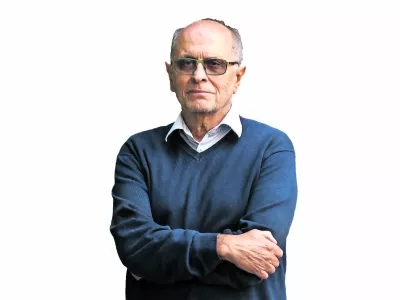 - 30.09.2021 - Ivan Lorenčič, nekdanji ravnatelj II. Gimnazije v Mariboru &ndash; novi kolumnist Dnevnik //FOTO: Luka Cjuha.------PSA !!ColorZA KOLUMNE MNENJAV MAPO PERMANENT !!!