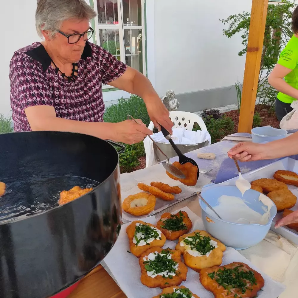 Člani Kulturnega dru&scaron;tva Bela bodo pripravili čemaževe jedi. 