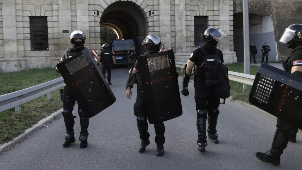 Serbian gendarmerie officers take positions on a street to separate anti-government protesters and supporters of Serbian President Aleksandar Vucic in Novi Sad, Serbia, Saturday, Sept. 13, 2025. (AP Photo/Marko Drobnjakovic)